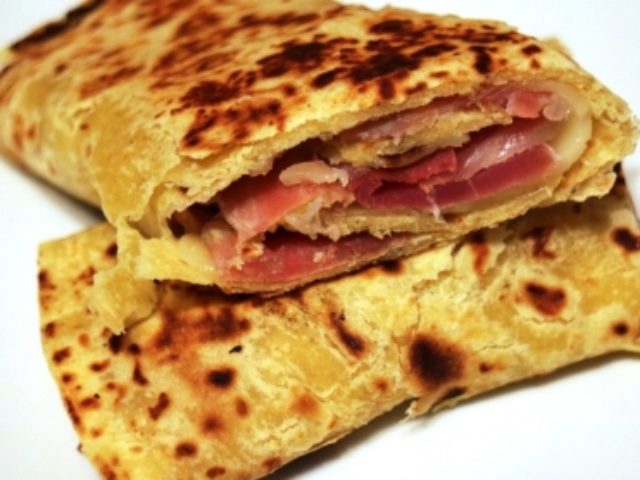 Crescia con Prosciutto Toscano DOP e Vastedda del Belice