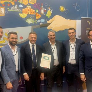 consorzio-speck-alto-adige-stand-ff-ny_d-s-paul-recla-lukas-pfitscher-ministro-francesco-lollobrigida-andrea-panzeri-matthias-moser-e-vicepresidente-e-assessore-marco-galateo